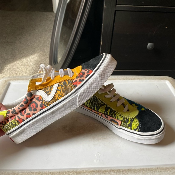 Women’s vans - Picture 1 of 3